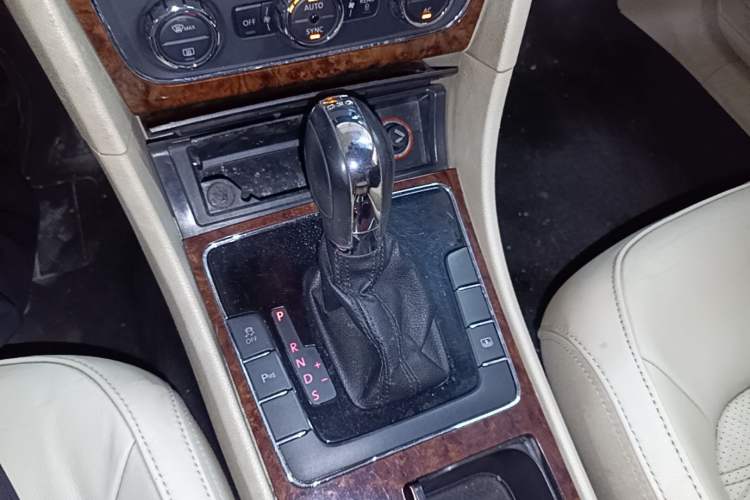 Used Volkswagen Passat 2011 2.0 TSI DSG Premium Edition Gear Lever