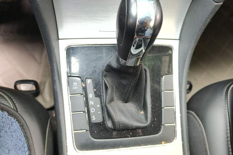 Used Volkswagen Passat 2011 1.8TSI Automatic Prestige Edition Gear Lever