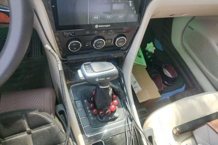 Used Volkswagen Passat 2011 1.8TSI Automatic Prestige Edition Gear Lever