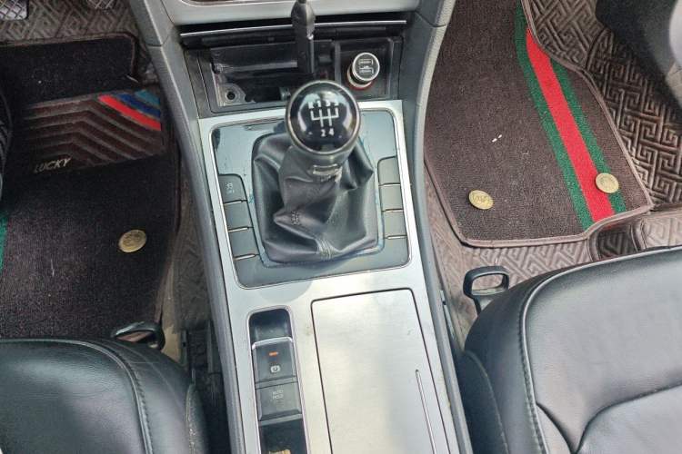 Used Volkswagen Passat 2011 1.4 TSI Manual Luxury Edition Gear Lever