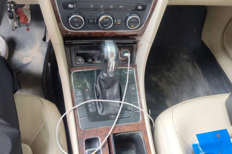 Used Volkswagen Passat 2011 2.0 TSI DSG Premium Edition Gear Lever