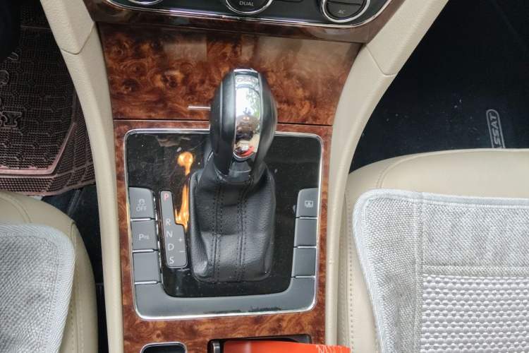 Used Volkswagen Passat 2011 1.8TSI DSG Prestige Edition Gear Lever