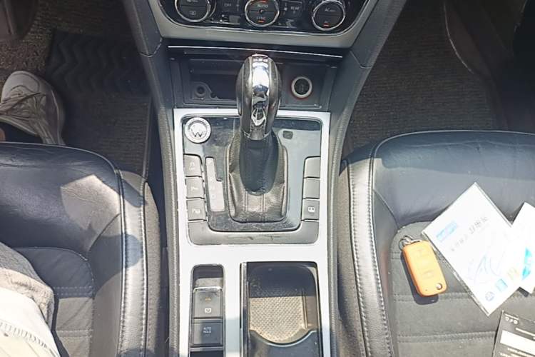 Used Volkswagen Passat 2011 2.0 TSI DSG Ultimate Edition Gear Lever