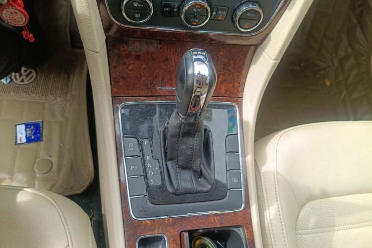 Used Volkswagen Passat 2011 1.8TSI Automatic Prestige Edition Gear Lever