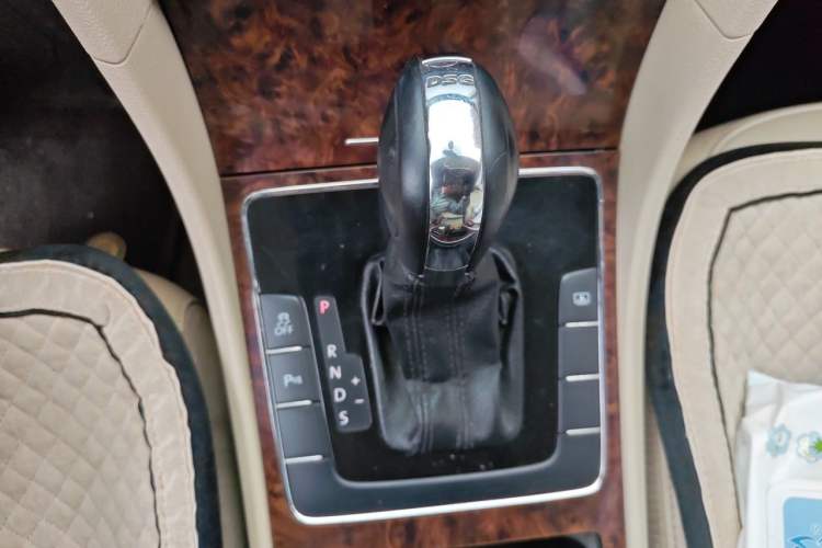 Used Volkswagen Passat 2011 1.8TSI DSG Prestige Edition Gear Lever