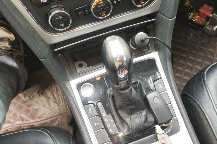 Used Volkswagen Passat 2011 2.0 TSI DSG Ultimate Edition Gear Lever
