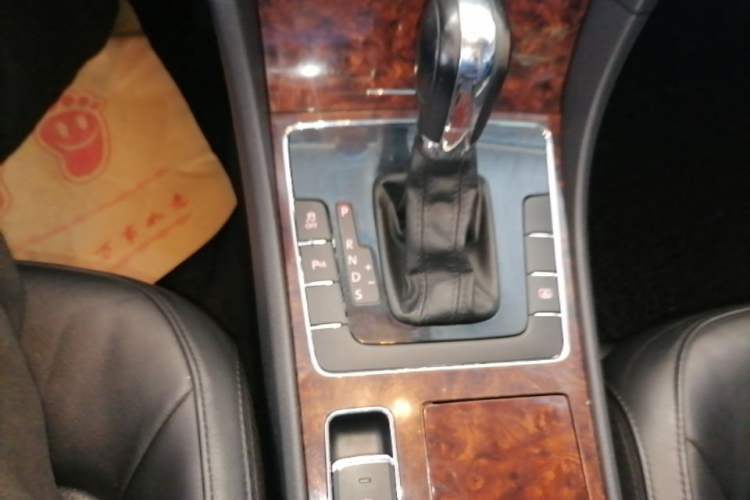 Used Volkswagen Passat 2011 1.8TSI DSG Prestige Edition Gear Lever