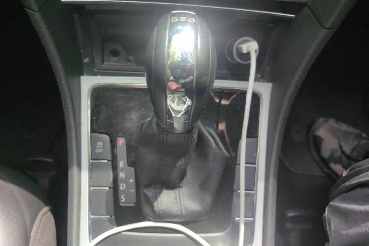 Used Volkswagen Passat 2011 1.8 TSI DSG Prestige Edition Gear Lever