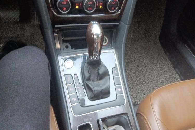 Used Volkswagen Passat 2011 3.0L V6 DSG Flagship Deluxe Edition Gear Lever