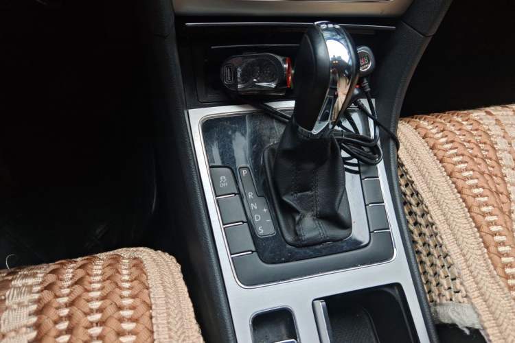 Used Volkswagen Passat 2011 1.8TSI Automatic Prestige Edition Gear Lever