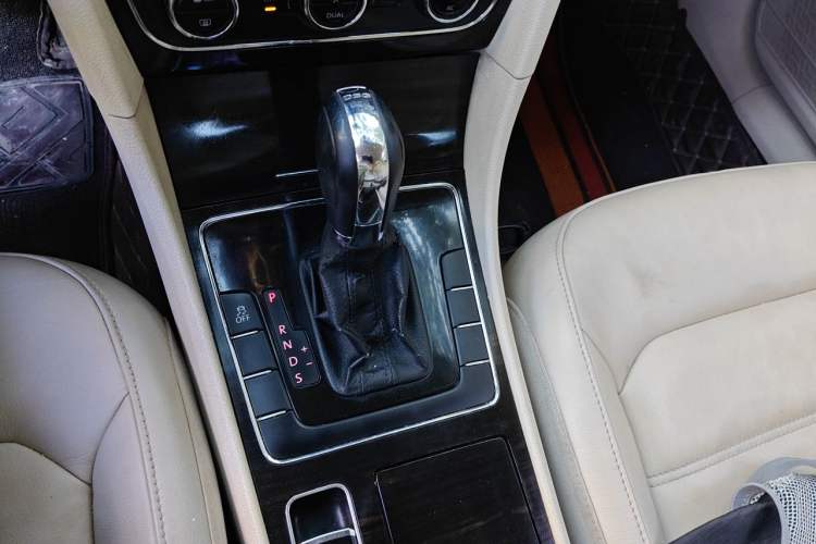 Used Volkswagen Passat 2011 1.8 TSI DSG Prestige Edition Gear Lever
