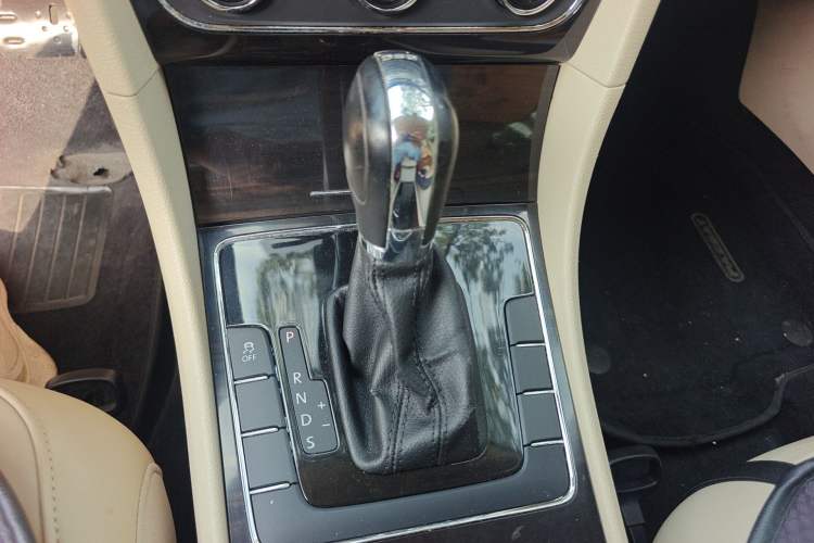 Used Volkswagen Passat 2011 1.4 TSI DSG Prestige Edition Gear Lever