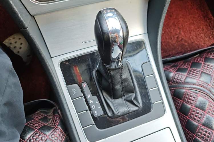 Used Volkswagen Passat 2011 1.8 TSI DSG Prestige Edition Gear Lever