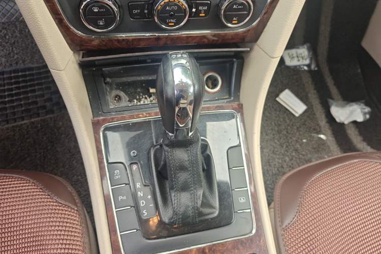 Used Volkswagen Passat 2011 2.0 TSI DSG Premium Edition Gear Lever
