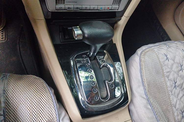 Used Volkswagen Passat 2011 1.8T Automatic Luxury Model Gear Lever