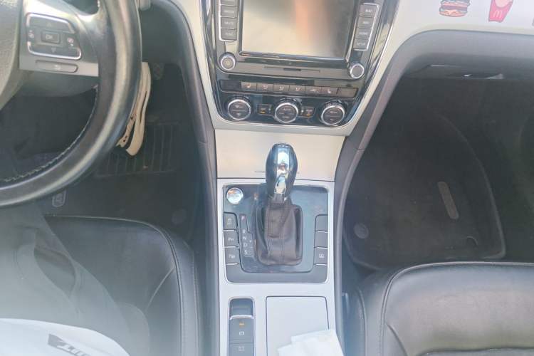 Used Volkswagen Passat 2011 2.0 TSI DSG Ultimate Edition Gear Lever
