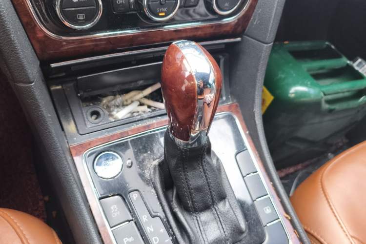 Used Volkswagen Passat 2011 3.0L V6 DSG Flagship Deluxe Edition Gear Lever