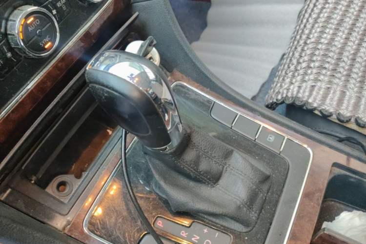 Used Volkswagen Passat 2011 2.0 TSI DSG Premium Edition Gear Lever