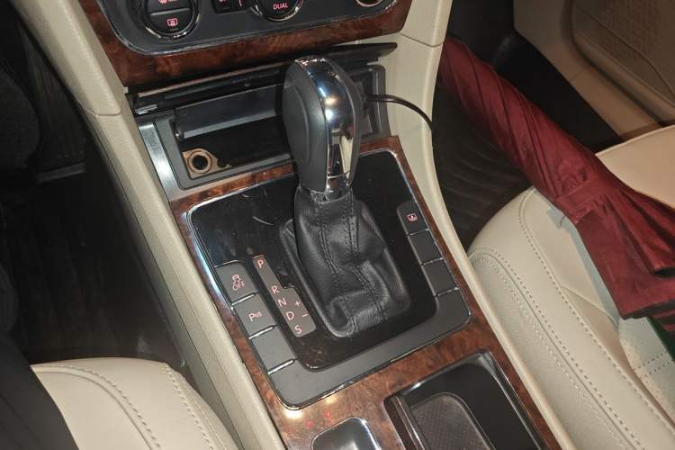 Used Volkswagen Passat 2011 1.8TSI DSG Prestige Edition Gear Lever
