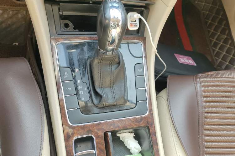Used Volkswagen Passat 2011 2.0 TSI DSG Premium Edition Gear Lever
