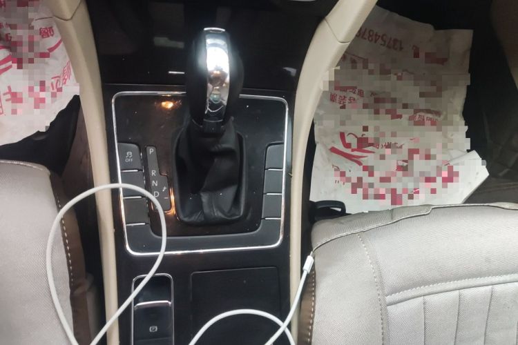 Used Volkswagen Passat 2011 1.8TSI Automatic Prestige Edition Gear Lever