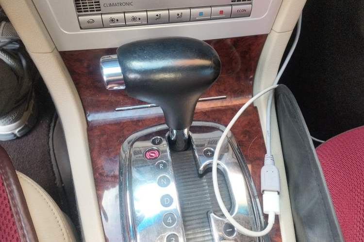 Used Volkswagen Passat 2011 1.8T Automatic Luxury Model Gear Lever