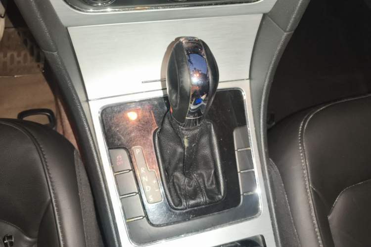 Used Volkswagen Passat 2011 1.8TSI Automatic Prestige Edition Gear Lever