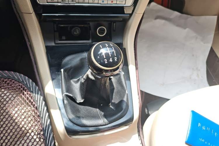 Used Volkswagen Passat  Gear Lever