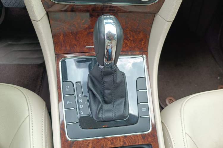 Used Volkswagen Passat 2011 1.8TSI DSG Prestige Edition Gear Lever