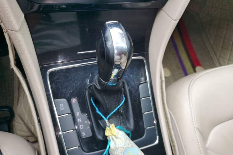 Used Volkswagen Passat 2011 1.8TSI Automatic Prestige Edition Gear Lever