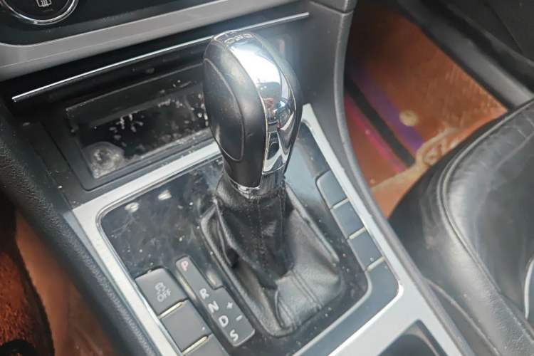 Used Volkswagen Passat 2011 1.8 TSI DSG Prestige Edition Gear Lever