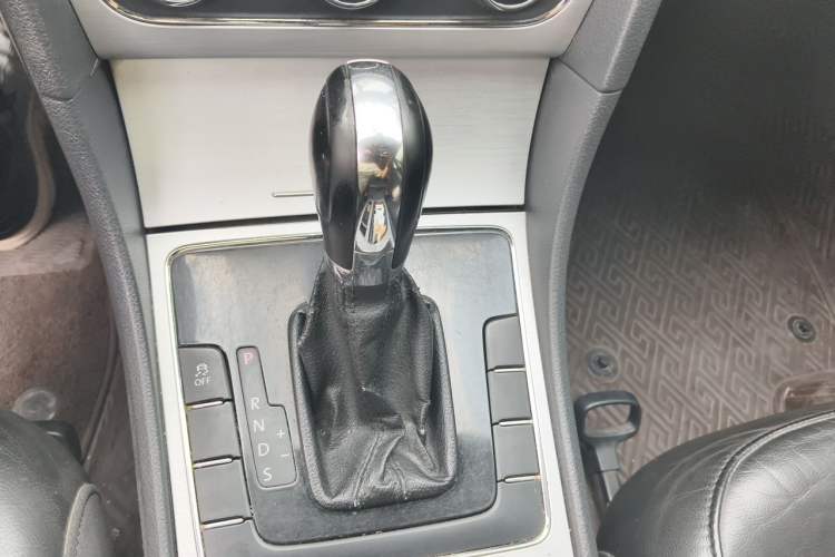Used Volkswagen Passat 2011 1.8TSI Automatic Prestige Edition Gear Lever
