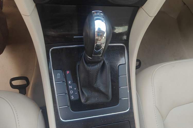 Used Volkswagen Passat 2011 1.8 TSI DSG Prestige Edition Gear Lever