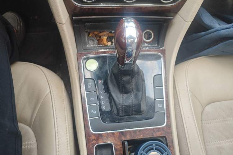 Used Volkswagen Passat 2011 2.0 TSI DSG Ultimate Edition Gear Lever
