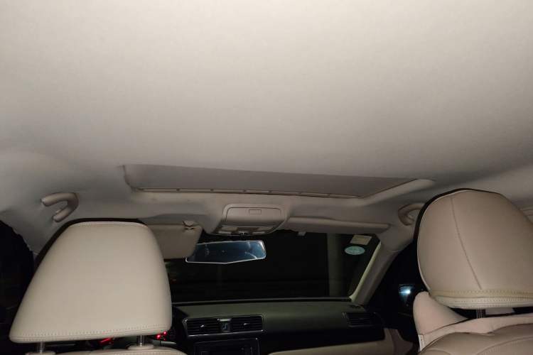 Used Volkswagen Passat 2011 1.4 TSI Manual Luxury Edition Headliner