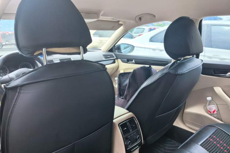 Used Volkswagen Passat  Headliner