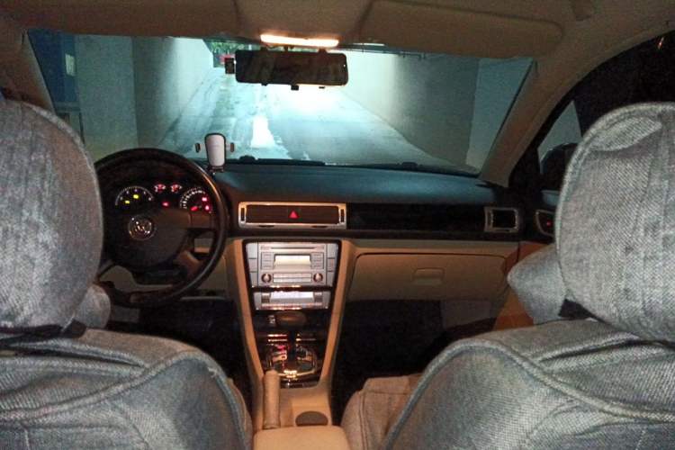 Used Volkswagen Passat 2011 1.8T Automatic Luxury Model Headliner