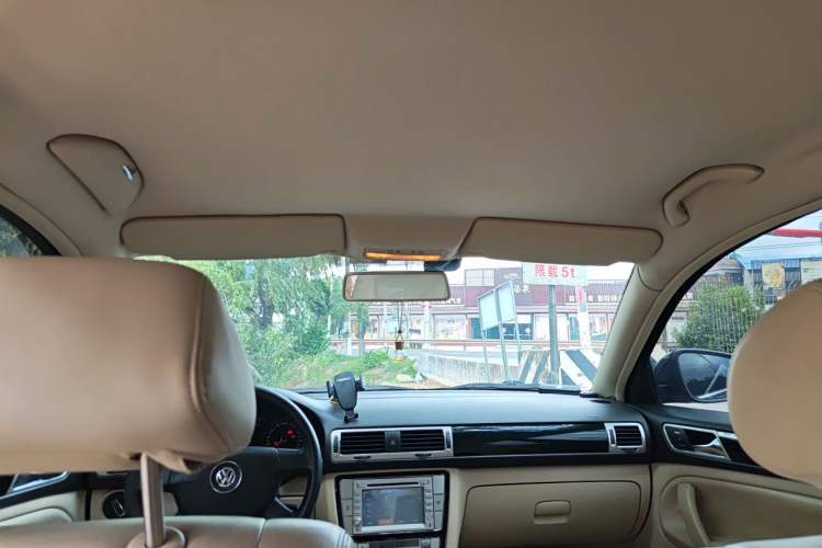 Used Volkswagen Passat 2011 1.8T Manual Luxury Model Headliner