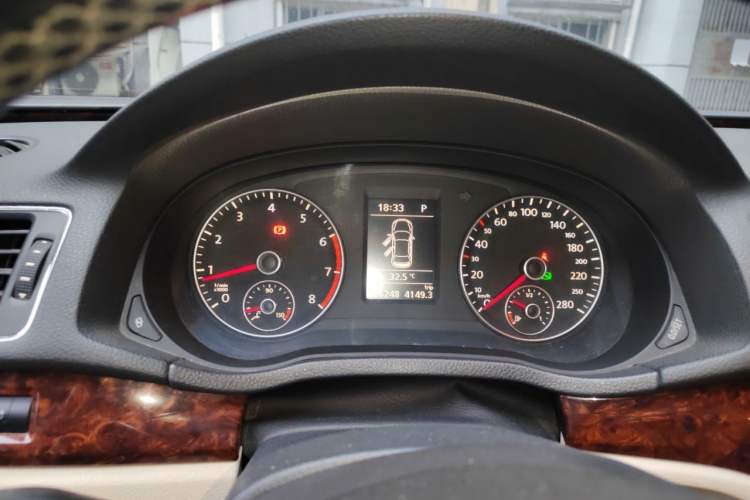 Used Volkswagen Passat 2011 1.8 TSI DSG Ultimate Edition Instrument Cluster