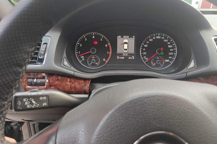 Used Volkswagen Passat 2011 3.0L V6 DSG Flagship Deluxe Edition Instrument Cluster