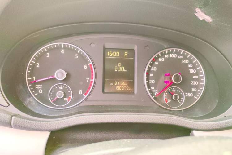 Used Volkswagen Passat  Instrument Cluster