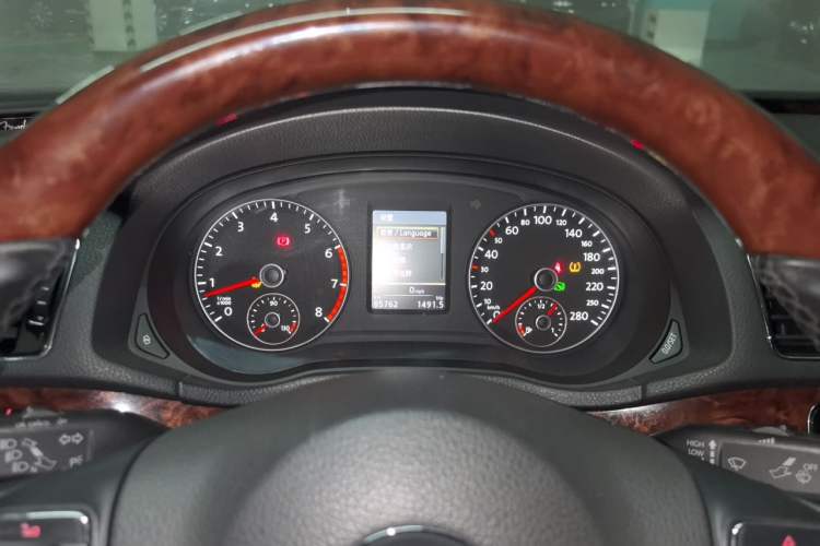 Used Volkswagen Passat 2011 3.0L V6 DSG Flagship Edition Instrument Cluster