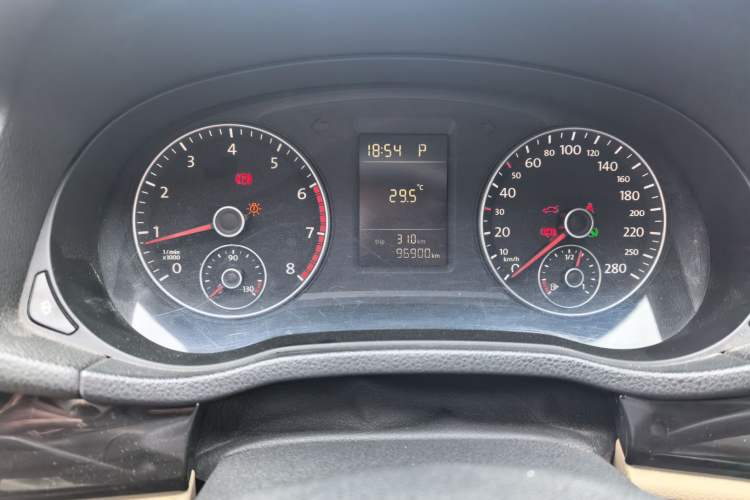 Used Volkswagen Passat  Instrument Cluster