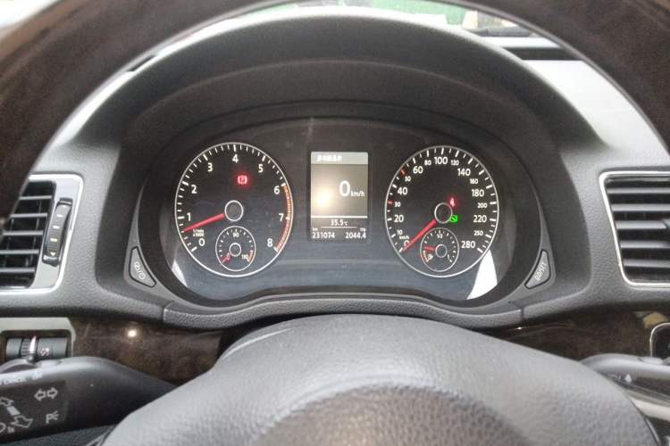 Used Volkswagen Passat 2011 3.0L V6 DSG Flagship Deluxe Edition Instrument Cluster