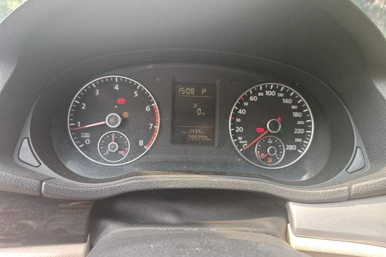 Used Volkswagen Passat 2011 1.8TSI Automatic Prestige Edition Instrument Cluster
