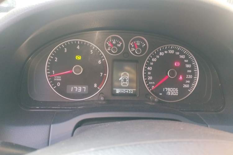Used Volkswagen Passat 2011 1.8T Automatic Luxury Model Instrument Cluster