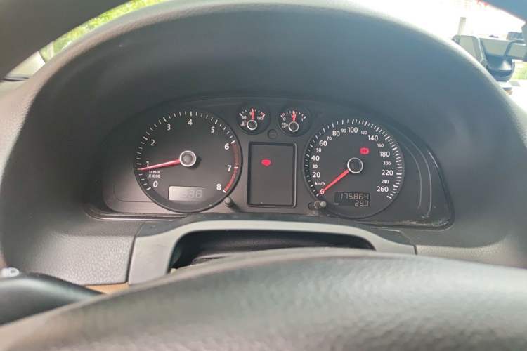Used Volkswagen Passat 2011 1.8T Manual Luxury Model Instrument Cluster