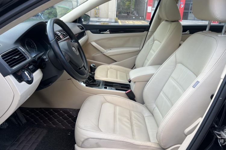 Used Volkswagen Passat 2011 1.4 TSI Manual Luxury Edition Interior 2