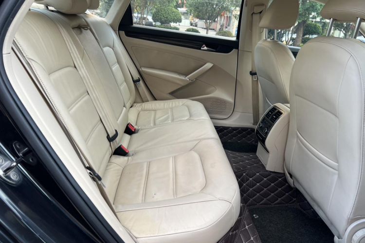 Used Volkswagen Passat 2011 1.4 TSI Manual Luxury Edition Interior 5
