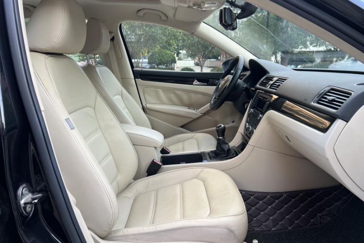 Used Volkswagen Passat 2011 1.4 TSI Manual Luxury Edition Interior 6